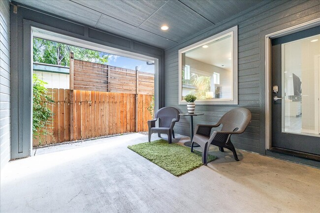 Building Photo - 249 E 36th St