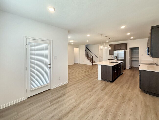 Building Photo - Elegant New Build in Princeton with Pool, ...