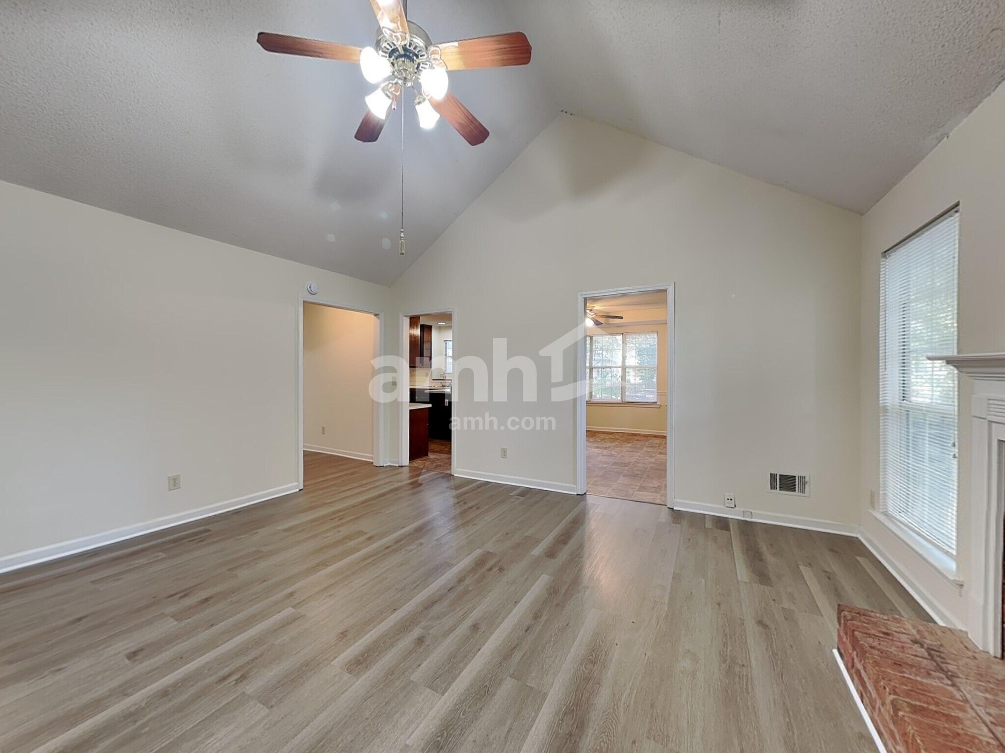 Building Photo - 401 Streamview Ln