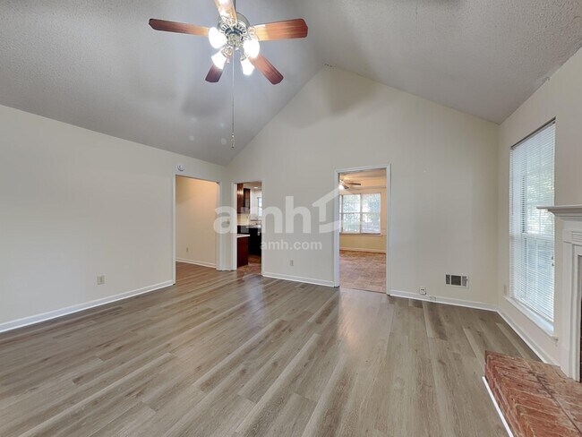 Building Photo - 401 Streamview Ln