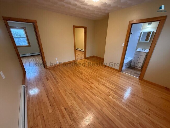 Building Photo - 132 Hall St