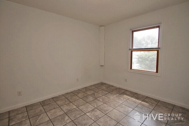 Building Photo - 3-Bedroom, 2.5-Bath Townhouse with Finishe...