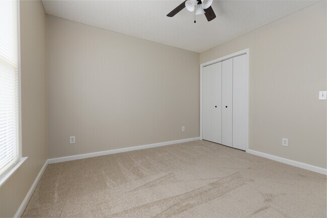 Building Photo - 102 Bordeaux Ln