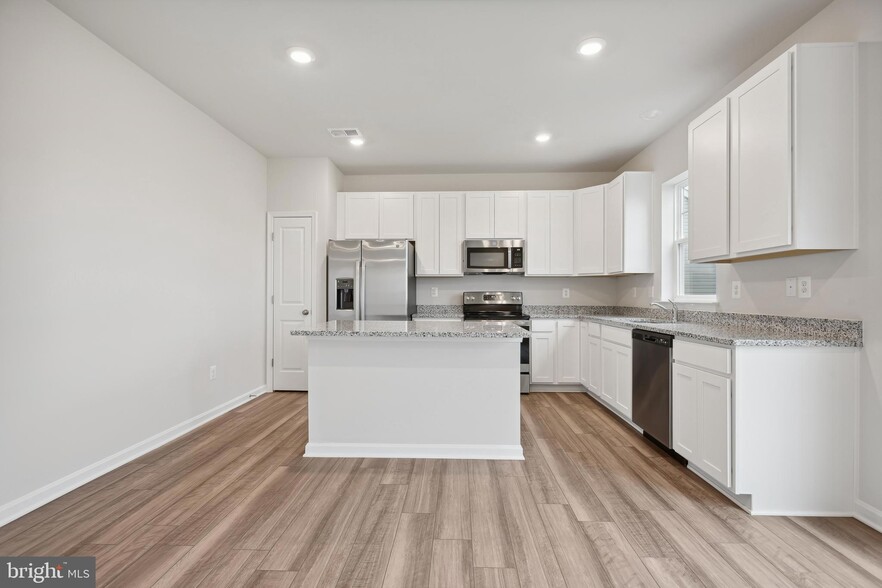 Building Photo - 121 Solstice Way