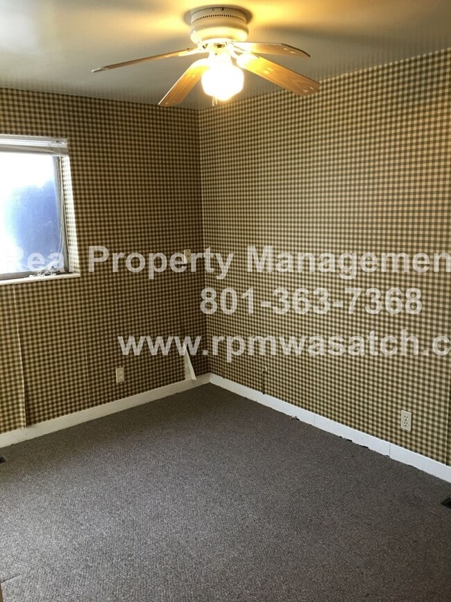 Building Photo - Check out This 2 Bedroom 1 Bathroom Salt L...