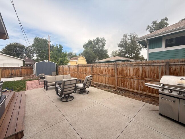 Building Photo - Spacious 4-Bedroom Home in the Heart of Edgewater