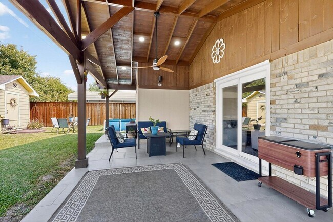 Building Photo - 633 Laguna Dr