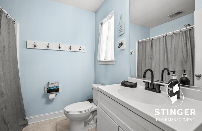 Building Photo - 332 Dante Cir