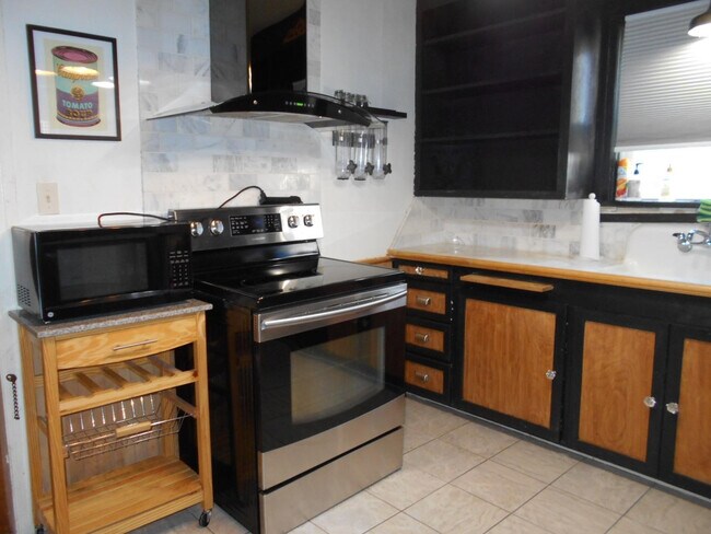 Building Photo - 2518 25th St