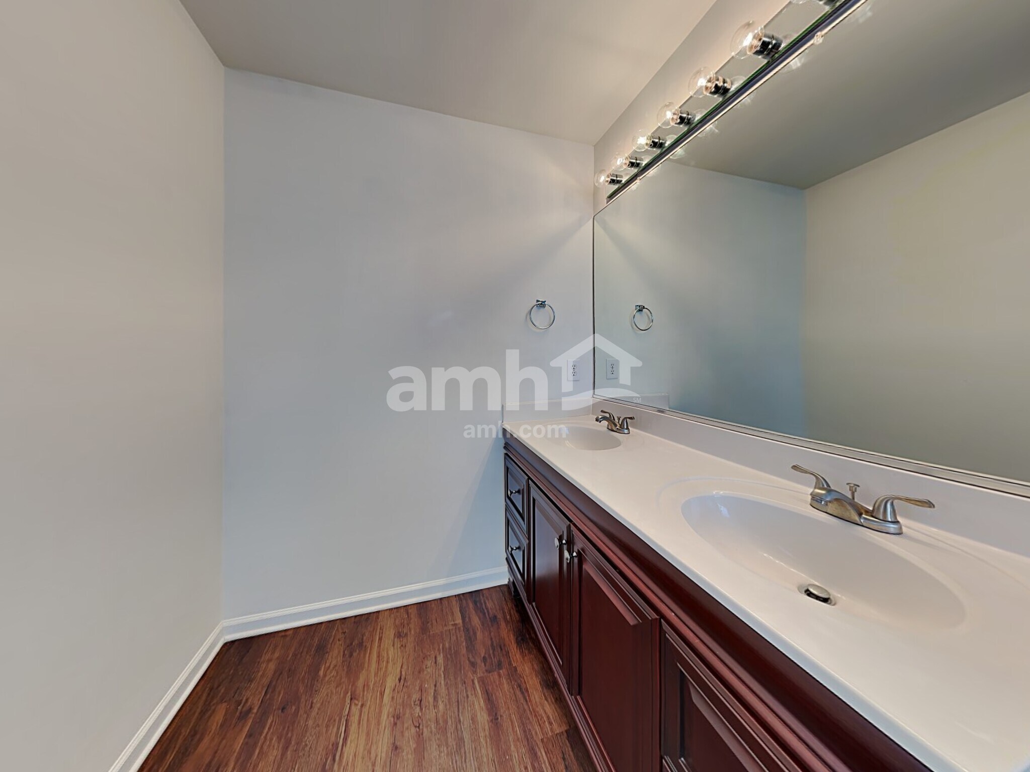 Building Photo - 1843 Longmont Dr