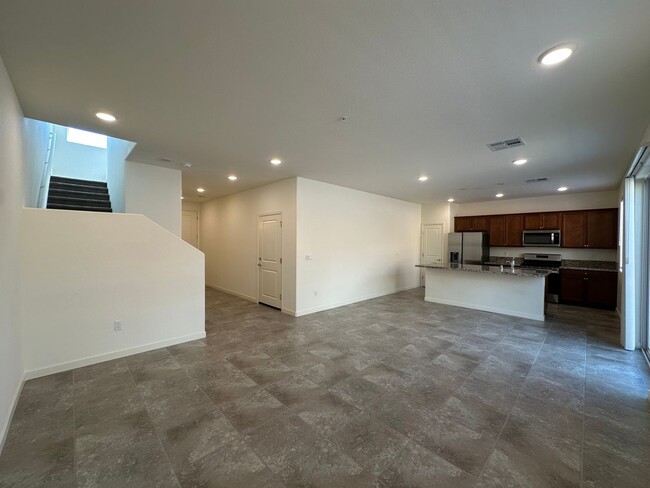 Building Photo - Beautiful Sun Valley Townhome!