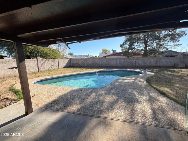 Building Photo - 5249 W Crocus Dr