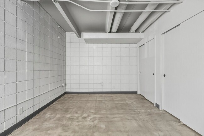 Building Photo - 415 S Weber St