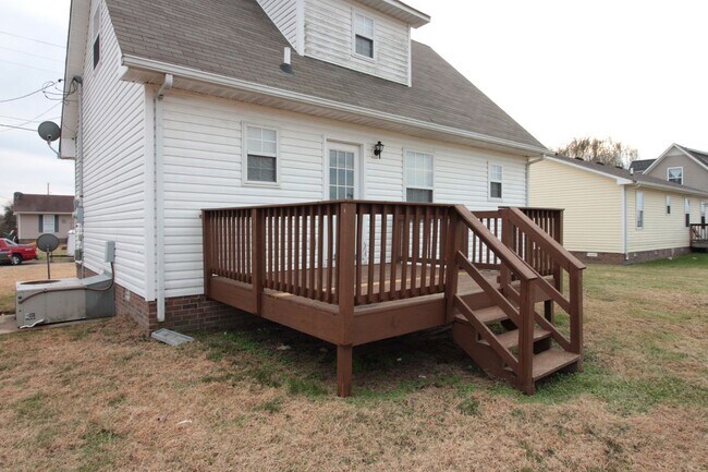 Building Photo - 135 Waterford Dr