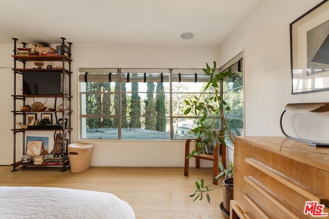 Building Photo - 1530 N Easterly Terrace