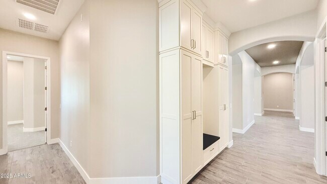 Building Photo - 4501 E Timberline Ct