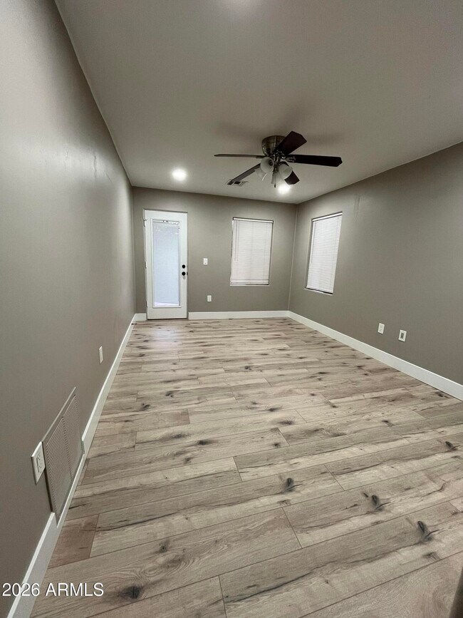 Building Photo - 1002 S Roosevelt St