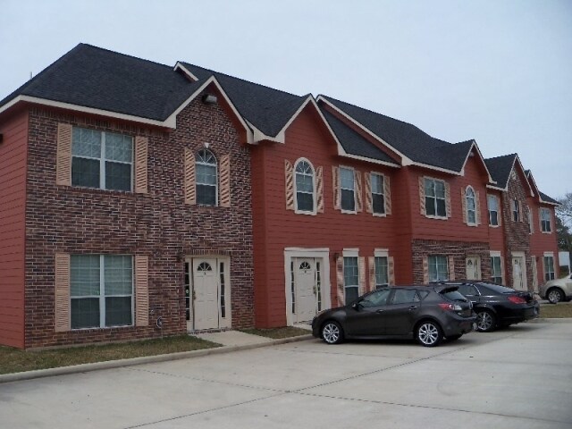 Primary Photo - 120 Clark St