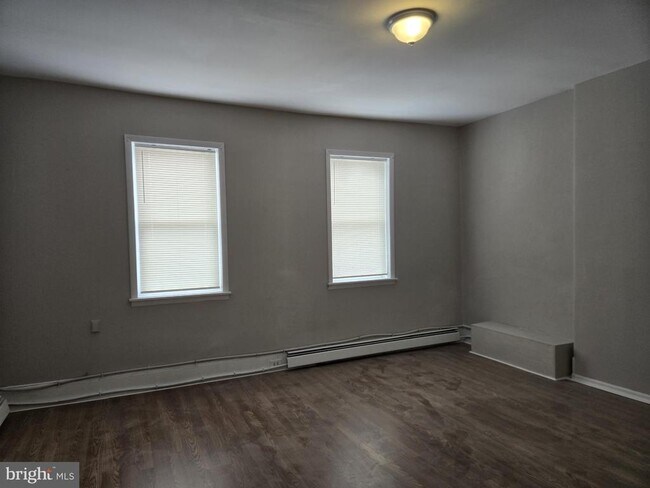 Building Photo - 3047 Frankford Ave