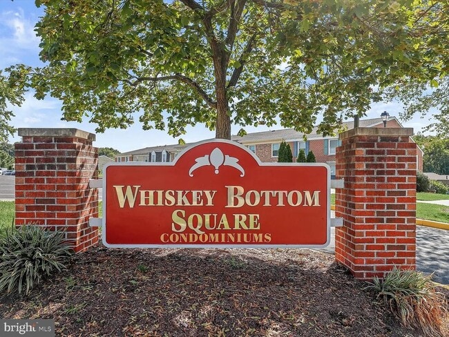 Building Photo - 9075 N Laurel Rd