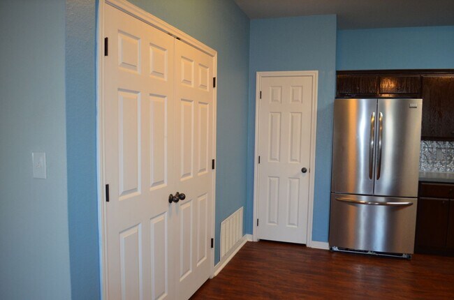 Building Photo - 2002Tru