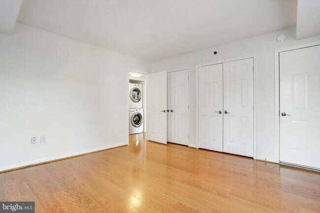 Building Photo - 545 E Braddock Rd