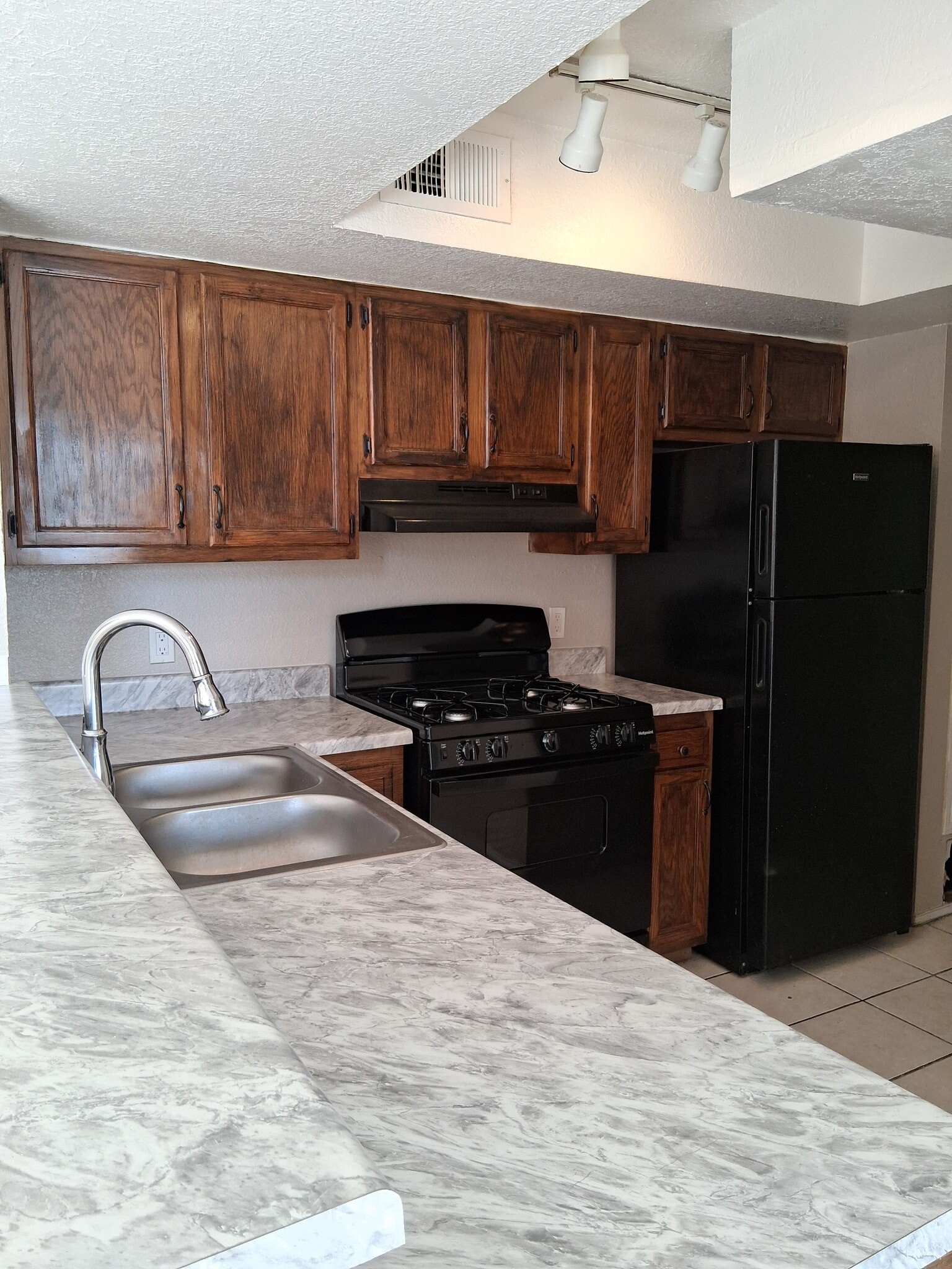 Building Photo - 3119 Voss Dr