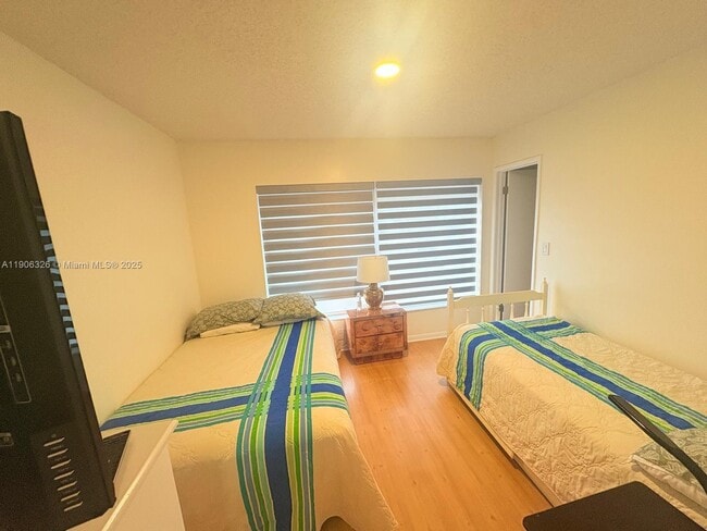 Building Photo - 927 NW 106th Ave Cir