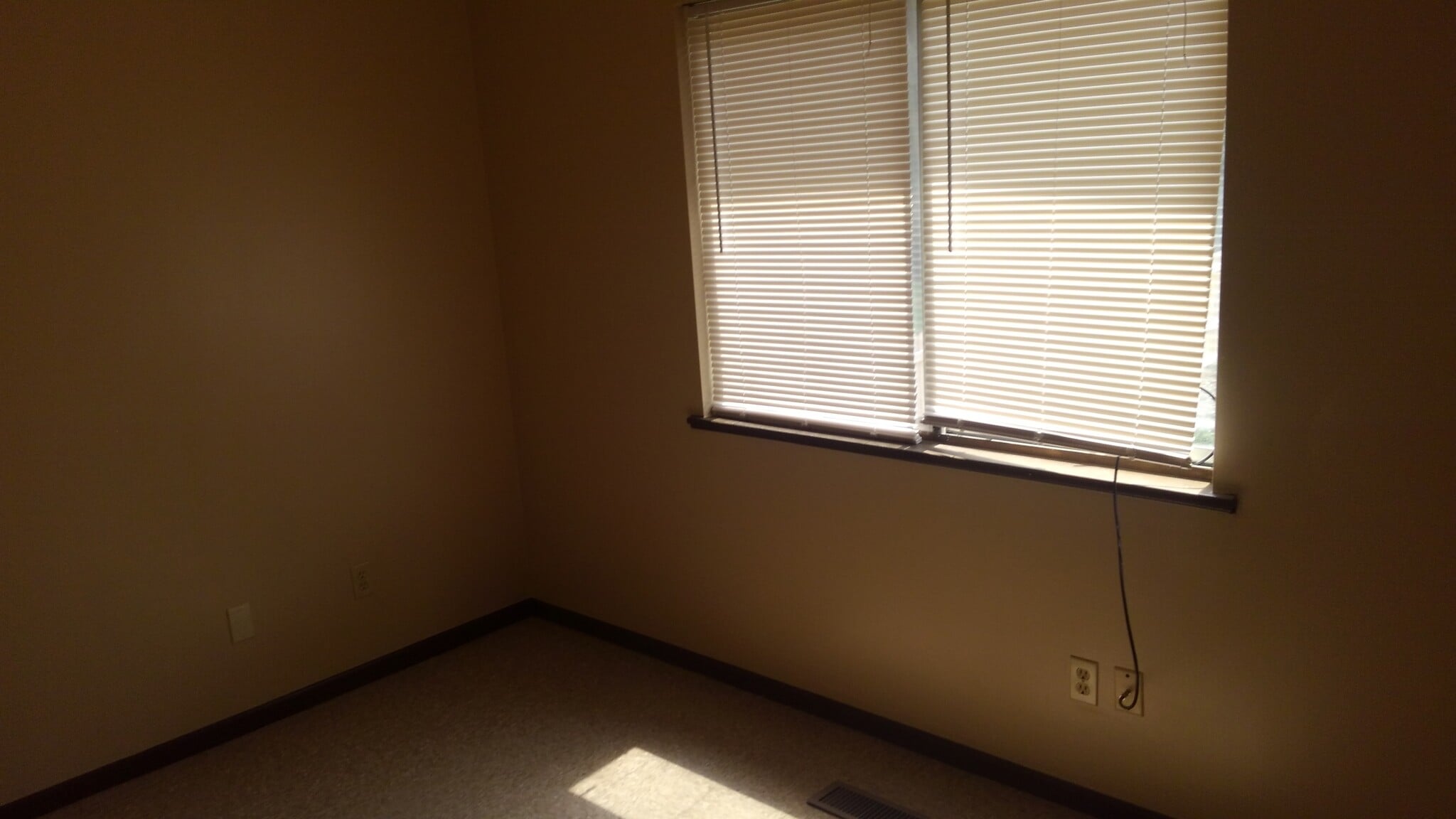 Upper bedroom - 1318 Albert Ave