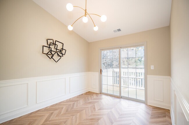 Building Photo - 2835 Rutland Cir