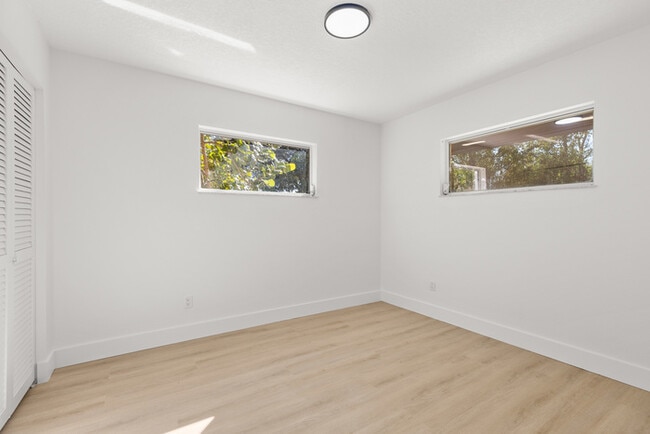 Building Photo - Newly Renovated Pool Home