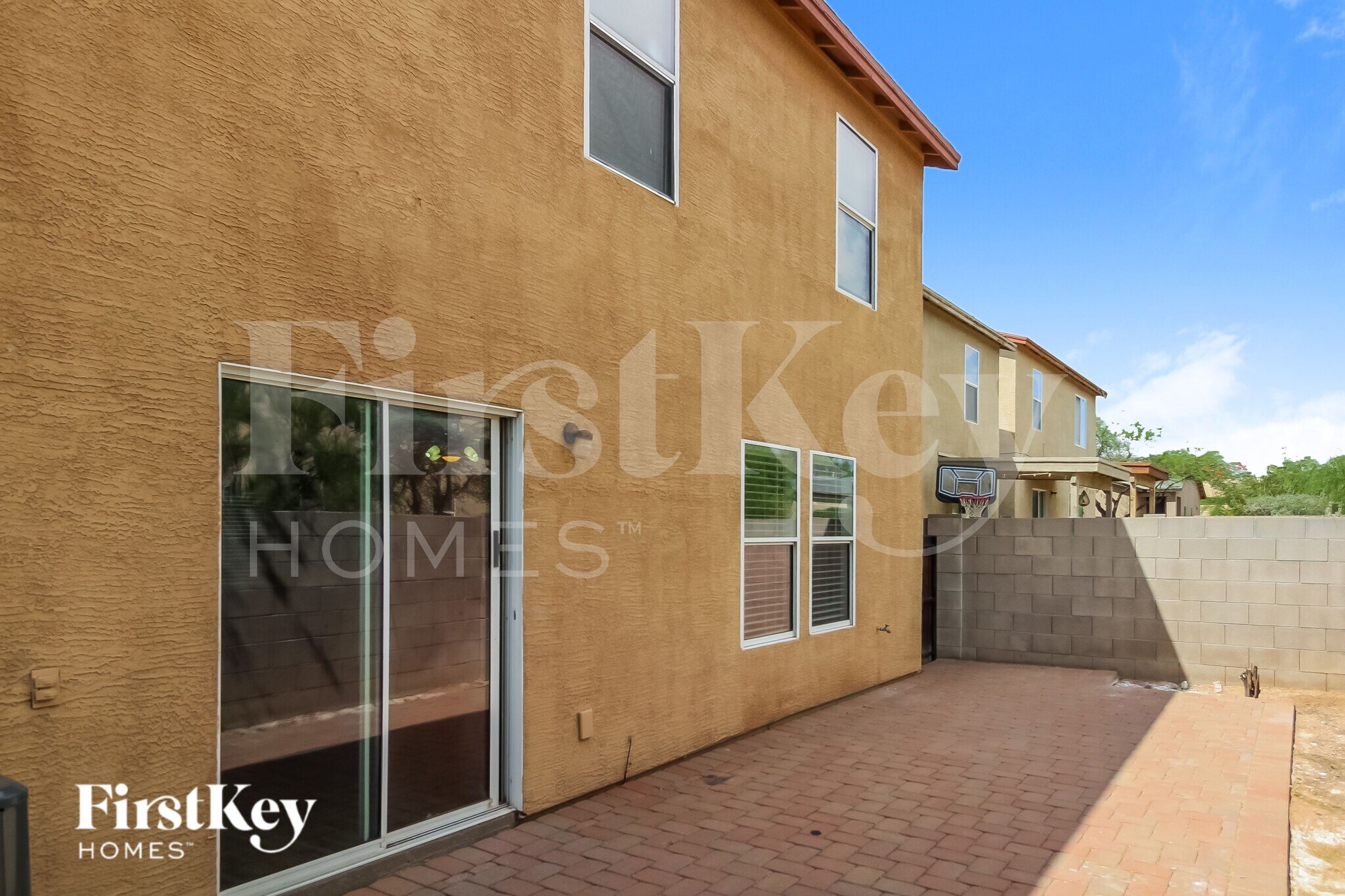 Building Photo - 8470 N Placita De La Manzana