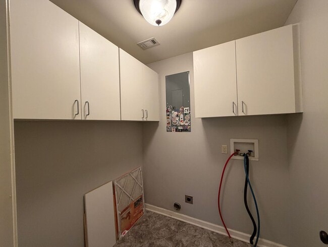 Building Photo - Sharon Hills Neighborhood