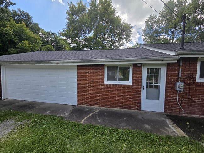 Building Photo - 117 Bradshaw St