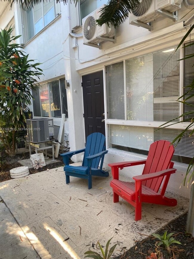 Building Photo - 7435 Byron Ave