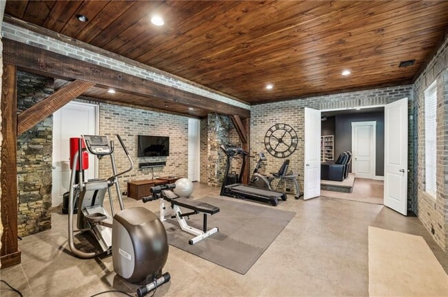 Building Photo - 6285 Aberdeen Dr NE