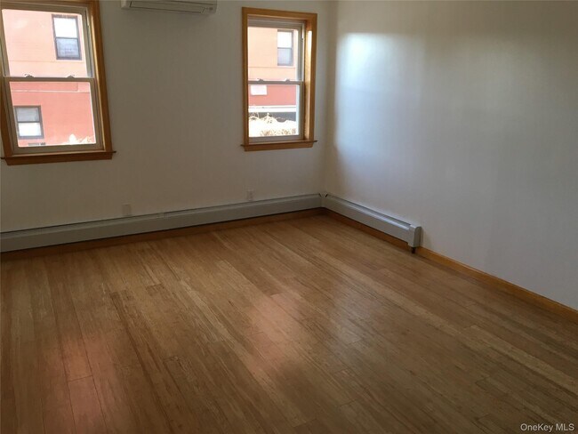 Building Photo - 2128 E 70th St