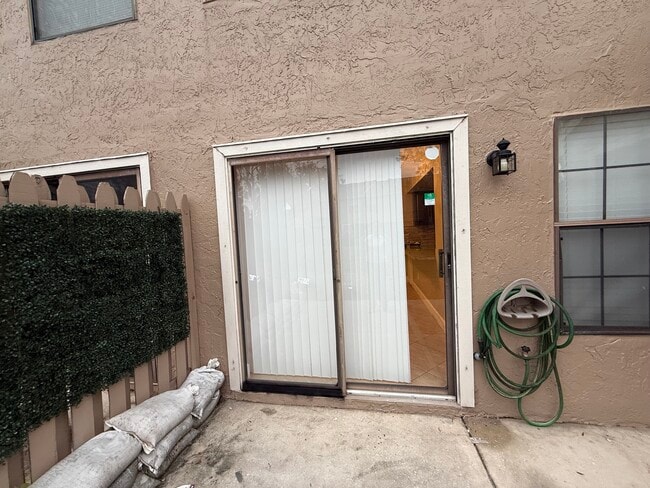 Building Photo - 606 Casa Park L Ct