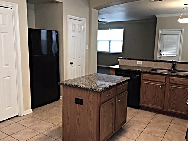 Building Photo - 9435 Spring Miller Dr