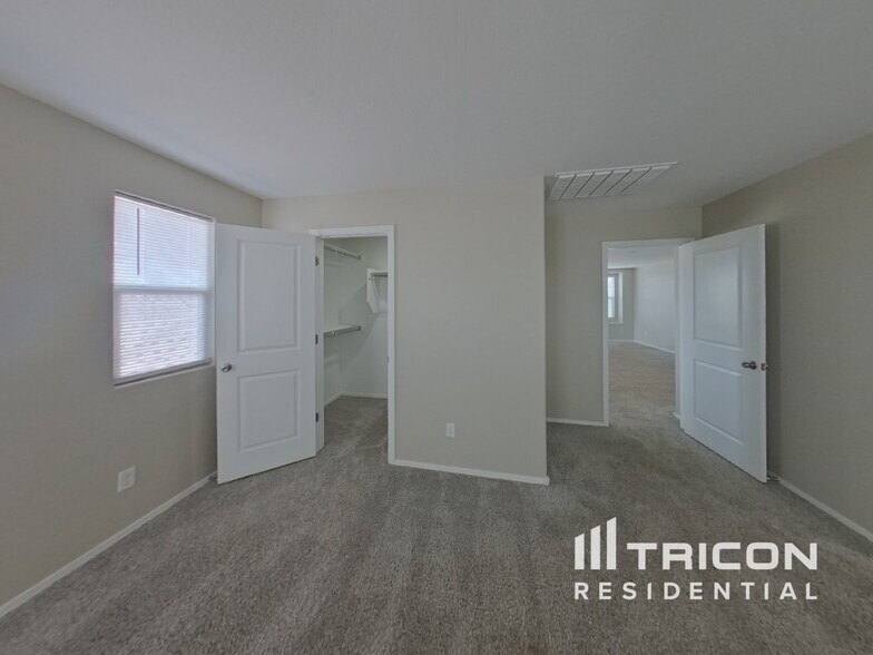 Building Photo - 40859 W Portis Dr