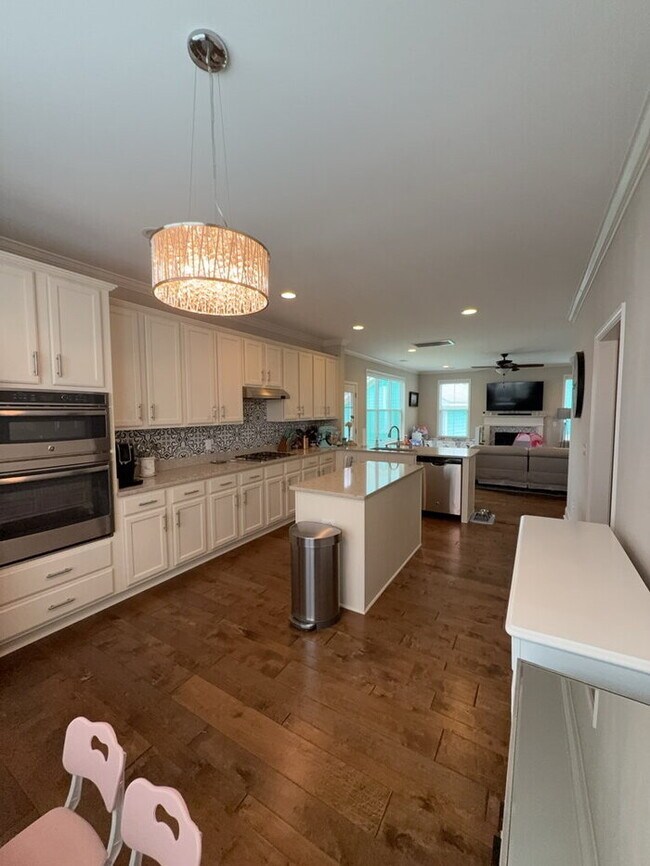 Building Photo - 302 Pond Hill Ct