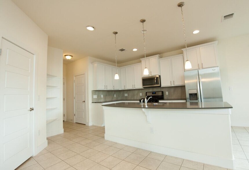 Building Photo - 7113 Sienna Rouge Path