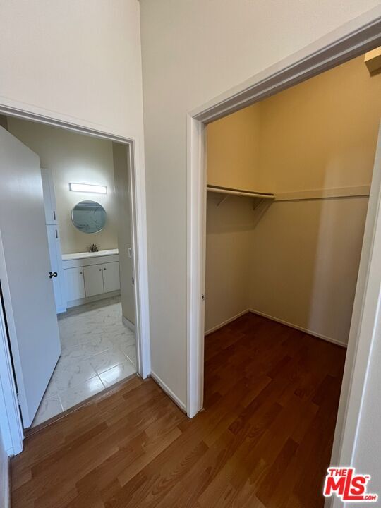 Building Photo - 533 S St Andrews Pl