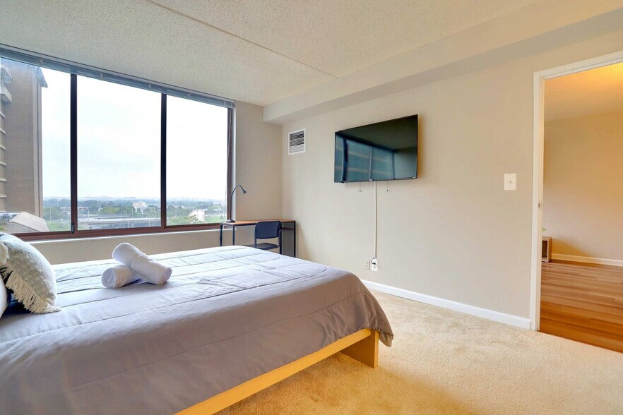 Building Photo - 401 12th St S