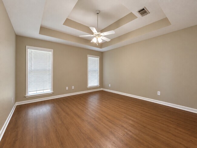 Building Photo - 6107 Blackstone Dr