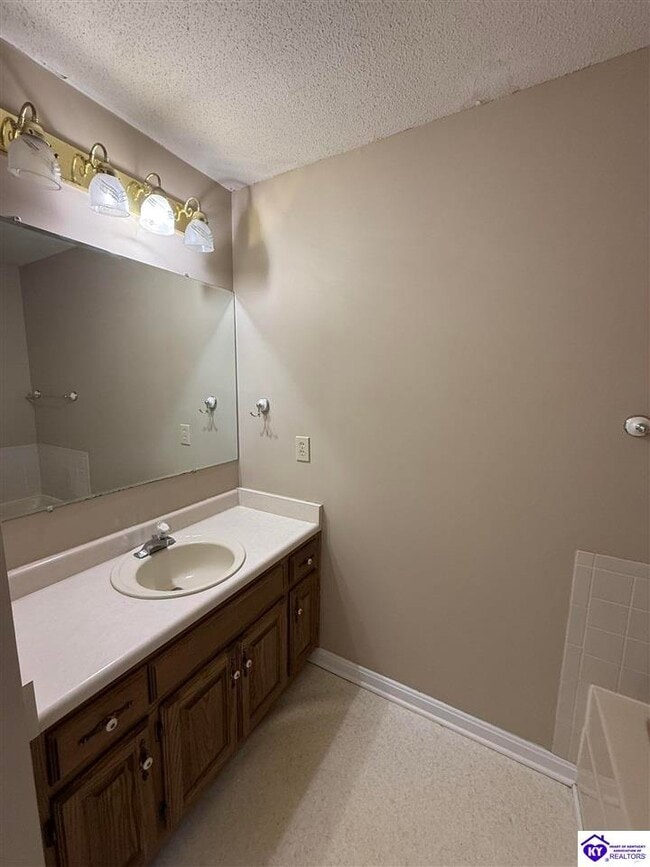 Building Photo - 110 Brendenwood Ct