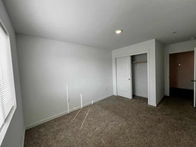 Building Photo - 812 Beaconsfield Ct