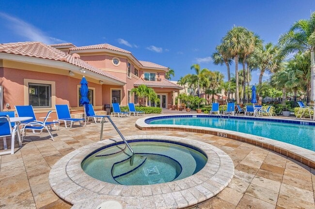 Building Photo - 500 Uno Lago Dr