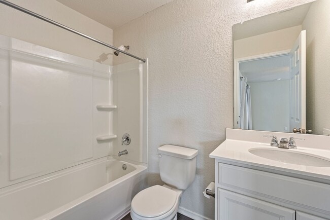 Building Photo - Beautiful 3 bedroom, 2.5  bathroom home in Liberty Hill!!!