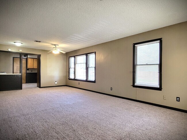 Building Photo - Quaint Home In El Reno